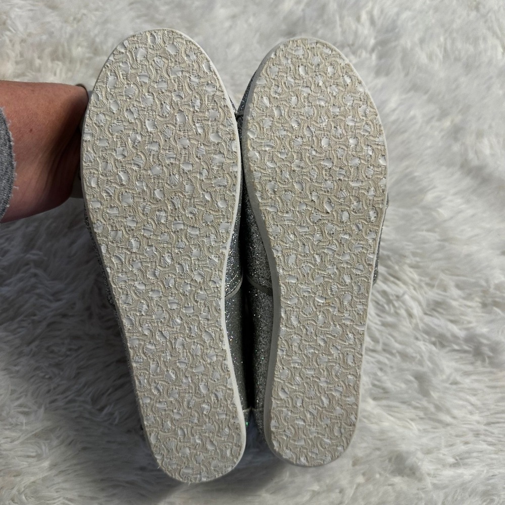 TOMS Glitter Slip On Shoes YOUTH little girls Size 3 Silver Sparkle Casual Flats - Picture 7 of 8